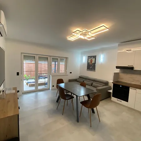 Meno Apartmán *